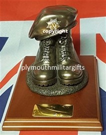 Royal Anglian Regiment Presentation Boot & Beret Figure Mahogany base